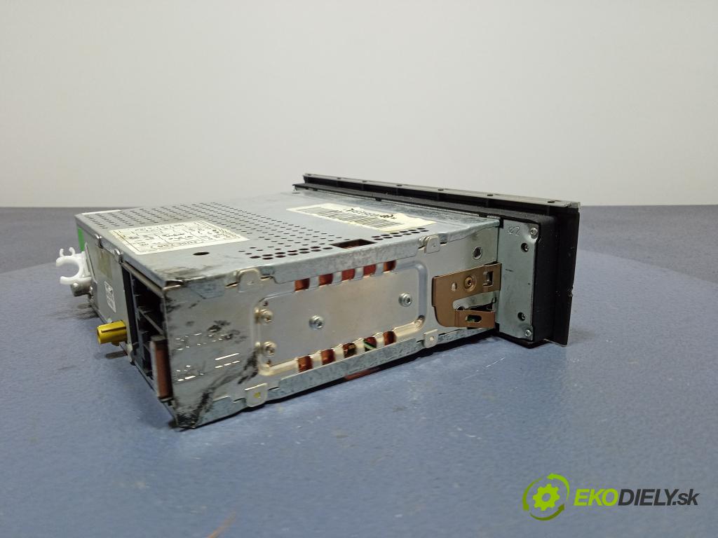 Audi A4 2004 Radio I Navigácia: 8E0035186L