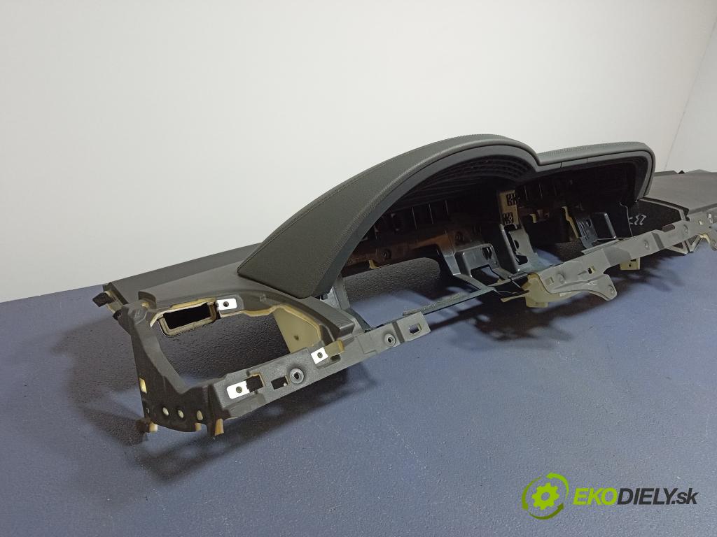 Mercedes S-klasa 2006 kokpit,pristrojová doska A2216800687