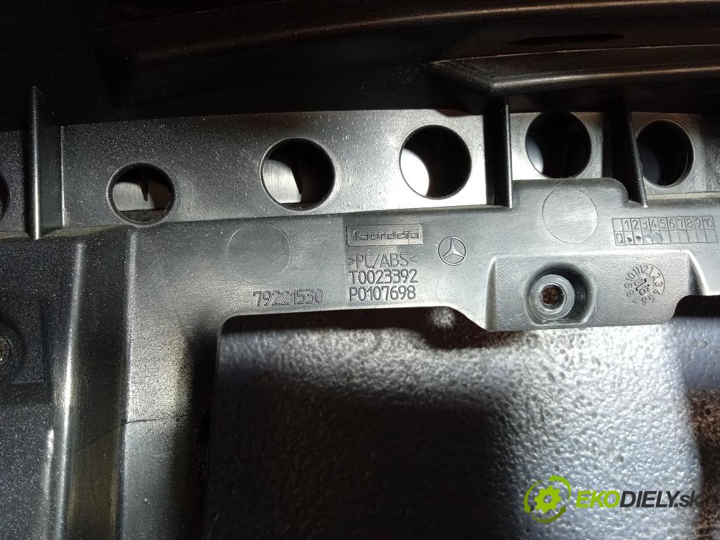 Mercedes S-klasa 2006 kokpit,pristrojová doska A2216800687