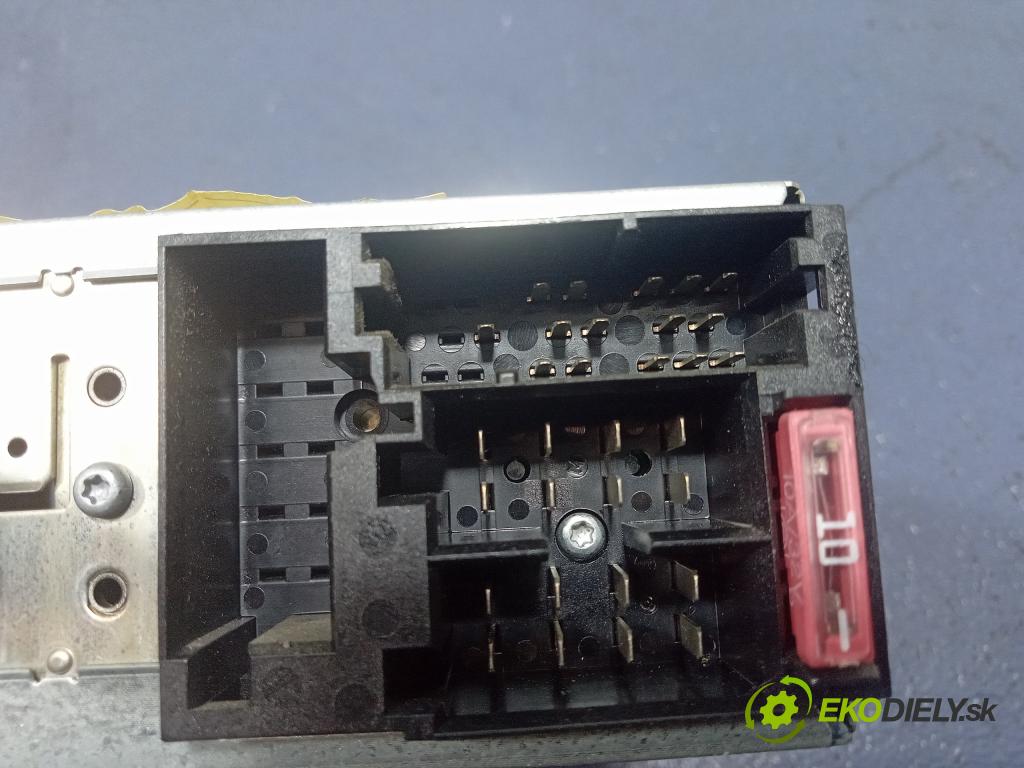 Fiat Punto 2004 Radio I Navigácia: 735388560