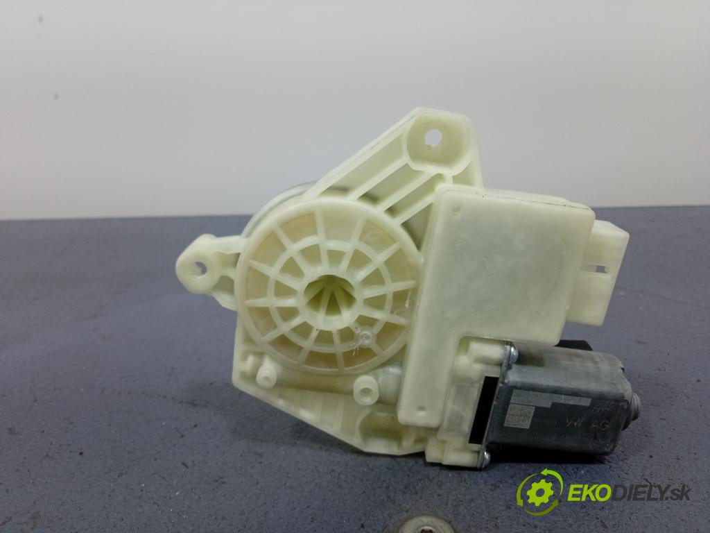 Vw Passat 2016 mechanismus stahování Sklenka: Zad: v pravo: 5Q4959811E