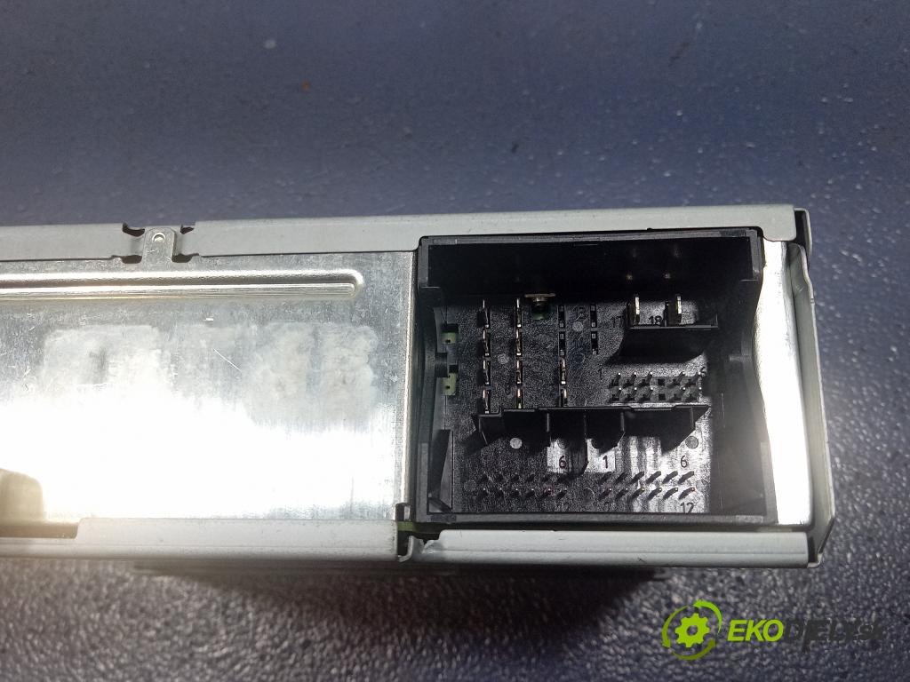Vw Passat 2016 Radio I Navigace: 3Q0035846