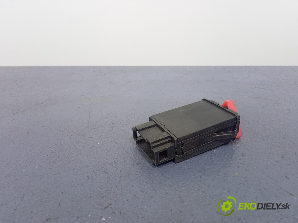 Audi A3 1999 Přepínač Světel: Nouzový 51874537