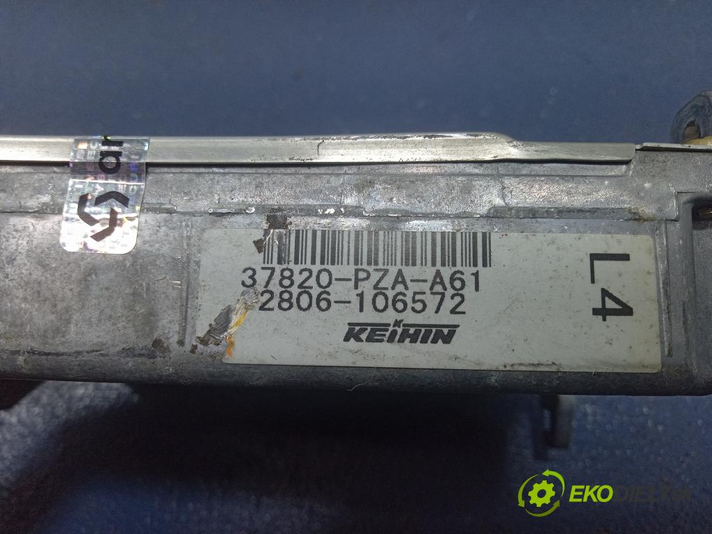 Honda Civic  ima 2004 riadiaca jednotka Motor: 37820-PZA-A61