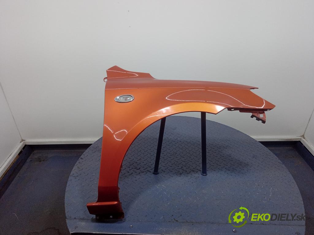 Mazda 2 2004 blatnik před v pravo: 01