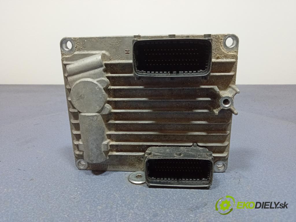 Opel Signum 2003 riadiaca jednotka Motor: 55351342