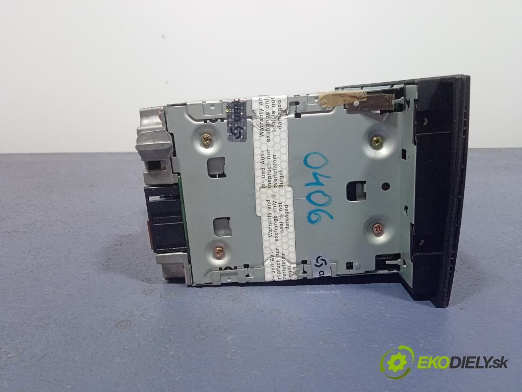 Audi A6 2.5 tdi 2000 Radio I Navigácia: 4B0035195
