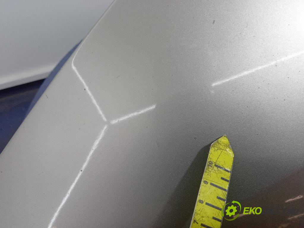 Toyota Corolla verso 2002 blatnik před Levý: 01