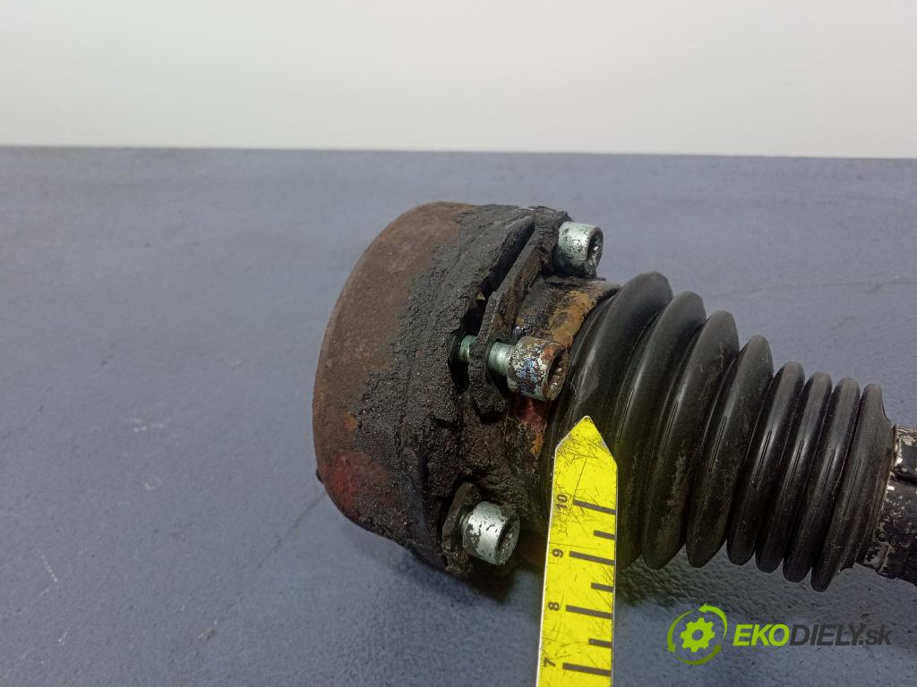 Audi A3 1999 poloos Prava: zad 01