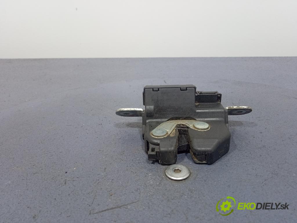 Opel Corsa 1.3 cdti 2008 zámek Klapky: kufr 55701971