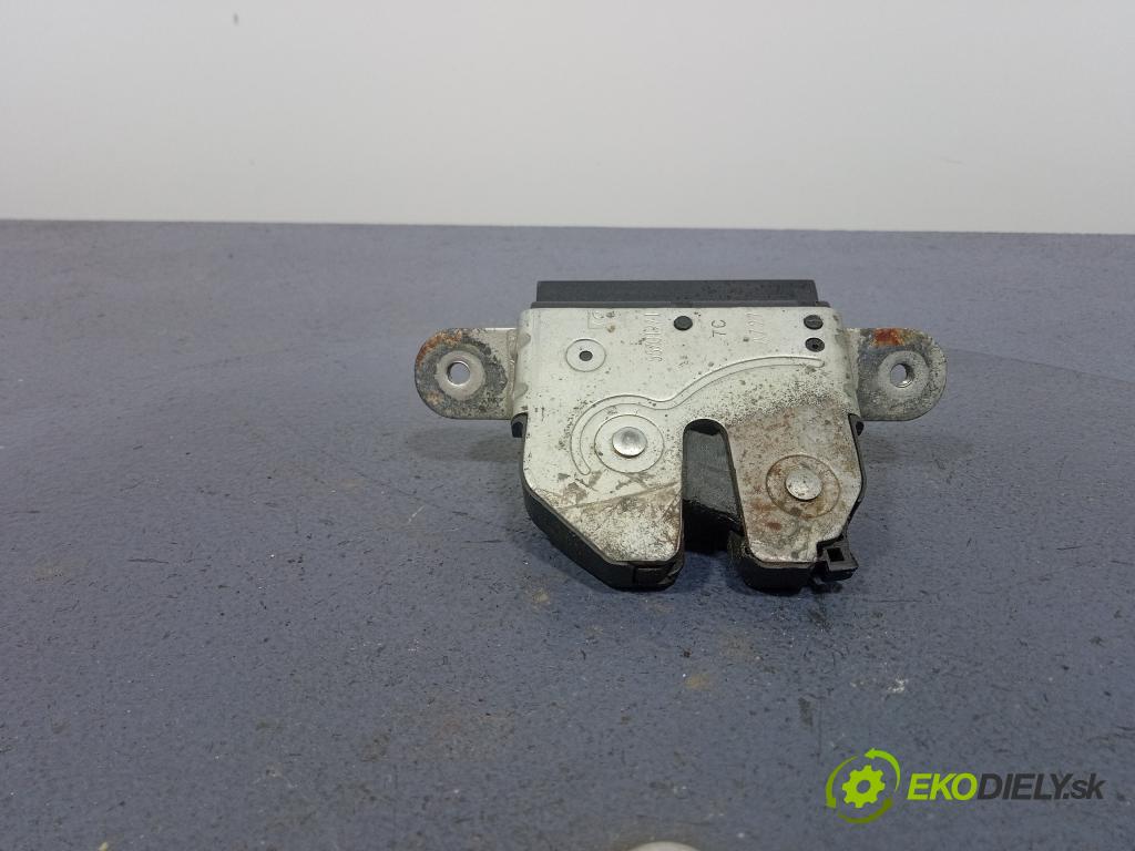Opel Corsa 1.3 cdti 2008 zámek Klapky: kufr 55701971
