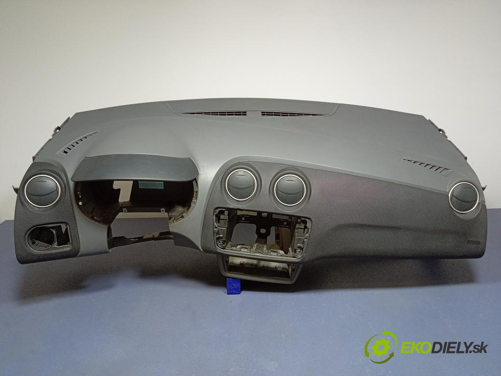 Seat Ibiza 2011 kokpit,pristrojová doska 6J1857003M