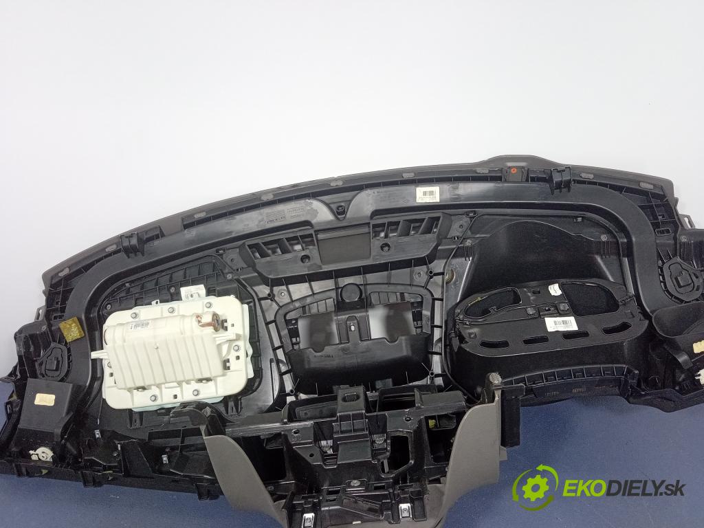 Renault Megane 2009 kokpit,pristrojová doska 681000020R
