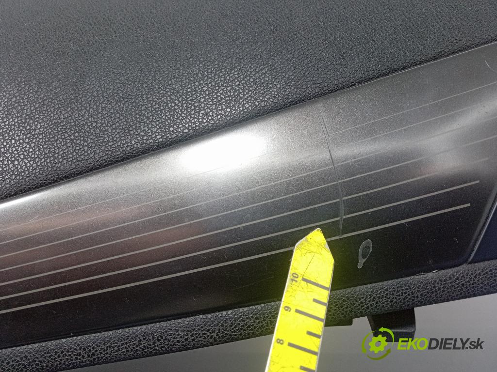 Renault Megane 2009 kokpit,pristrojová doska 681000020R