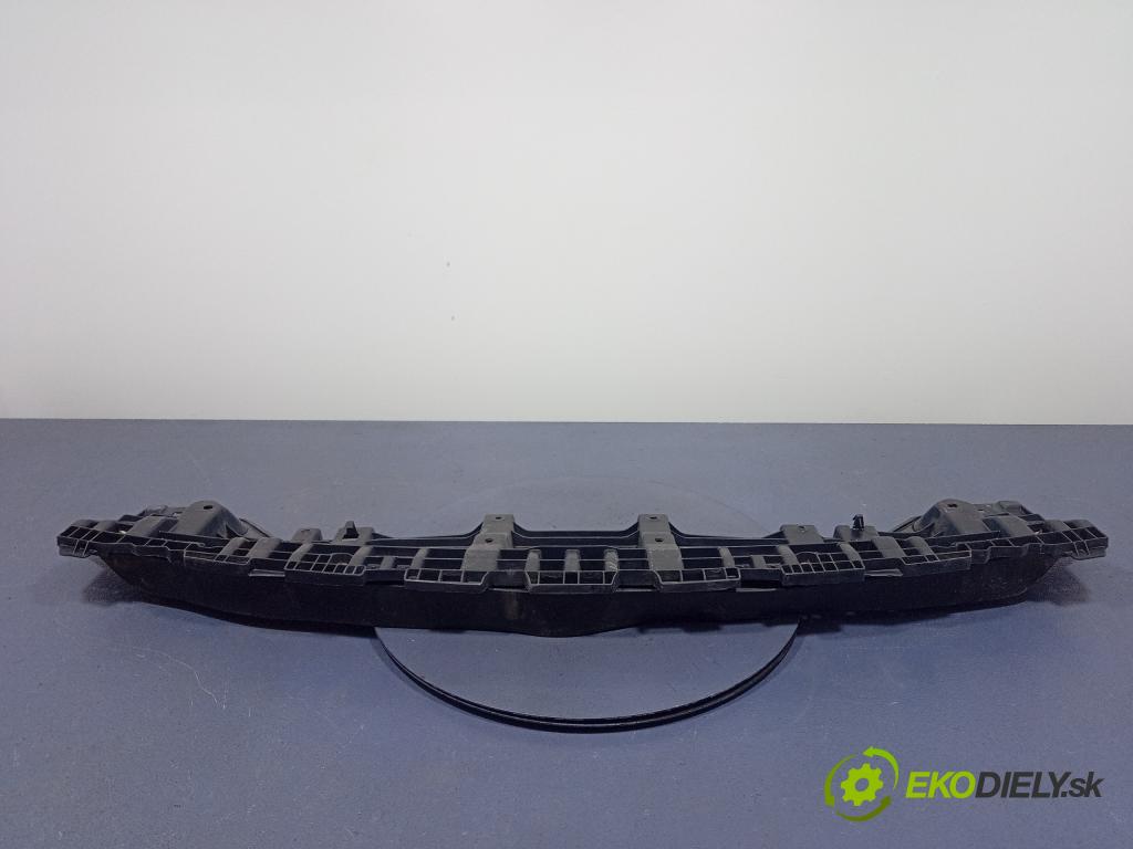 Toyota Auris 2013 kryt Plast: podvozek: 52618-02040