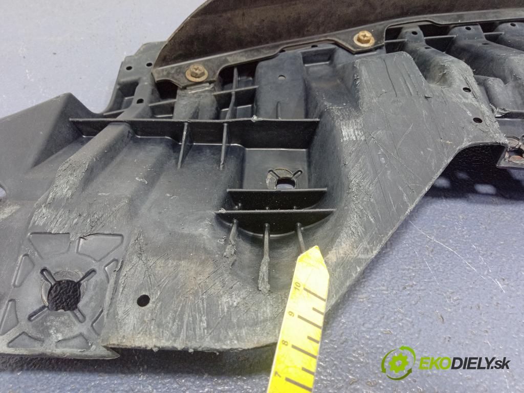 Toyota Auris 2013 kryt Plast: podvozek: 52618-02040