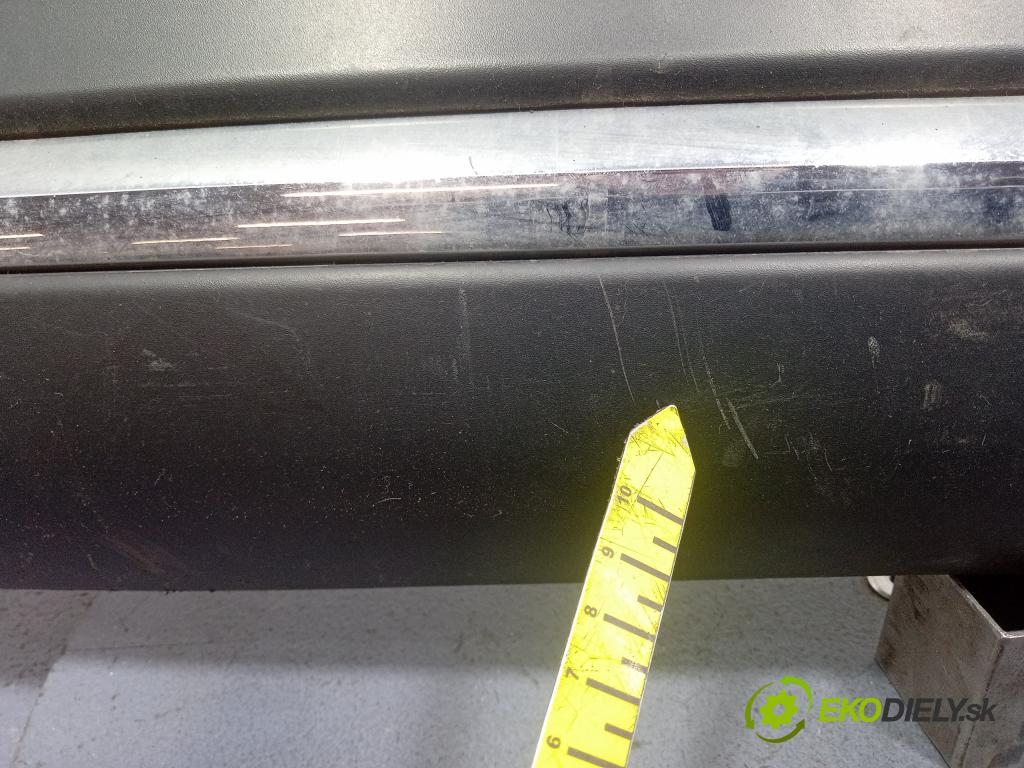 Toyota Auris 2013 nárazník Zad: 52453-02060