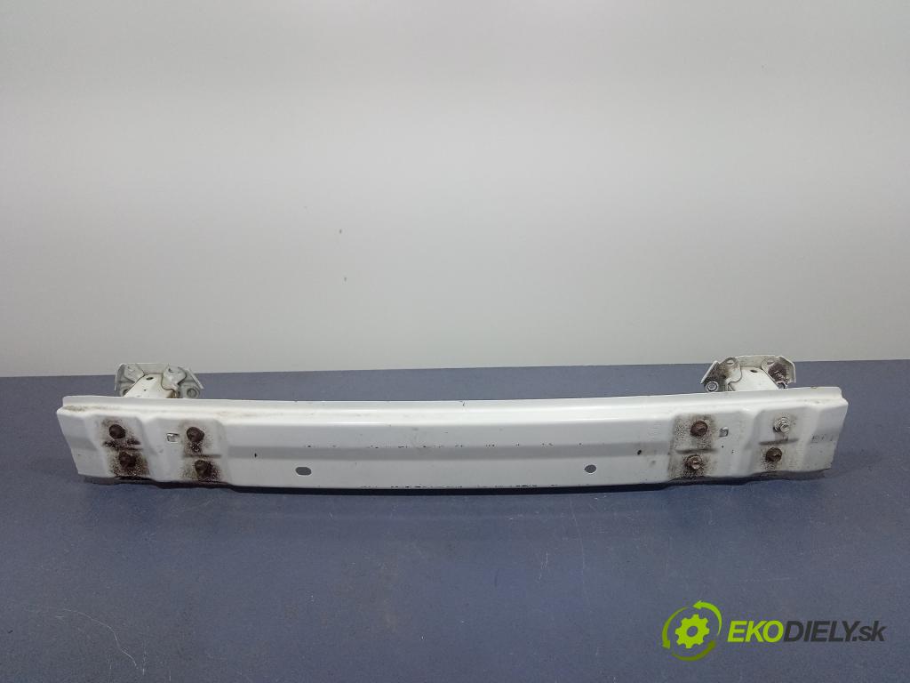 Toyota Auris 2013 výztuha narazník Zad: 01