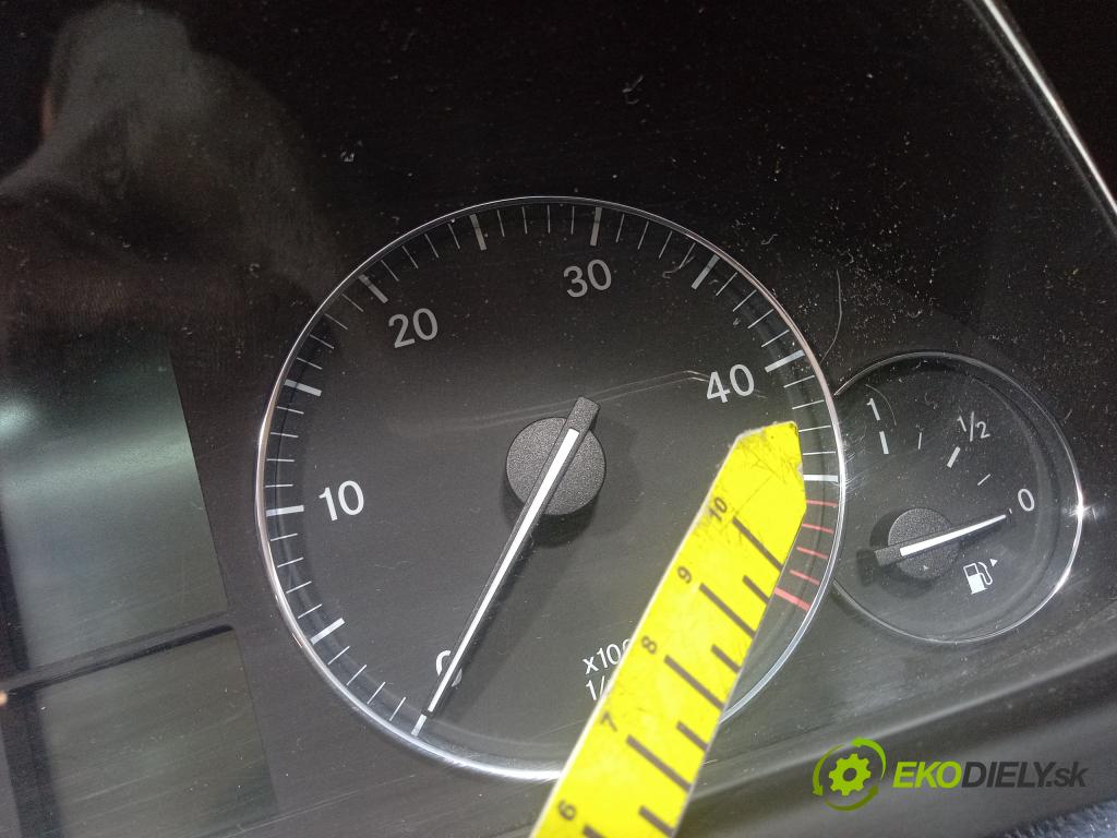 Mercedes C-klasa 2004 prístrojovka/ budíky 2035404947
