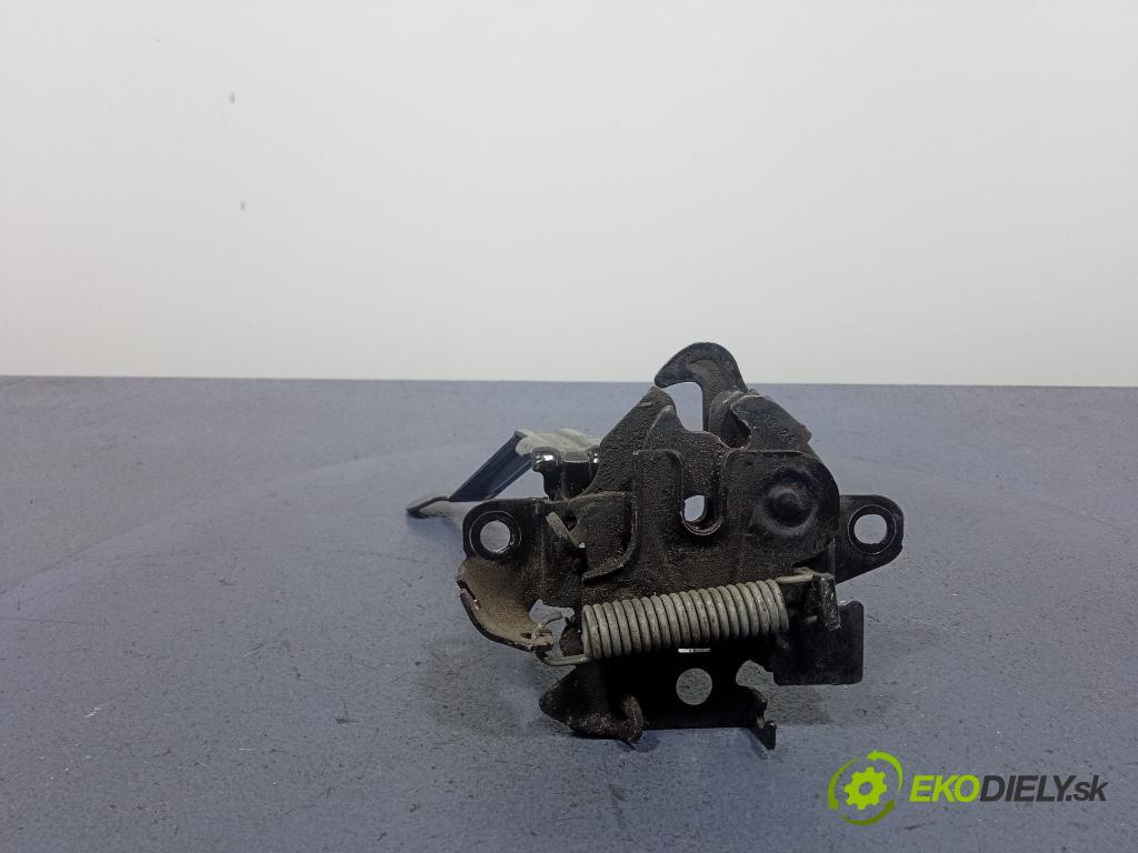 Toyota Auris 2013 zámek masky: 01