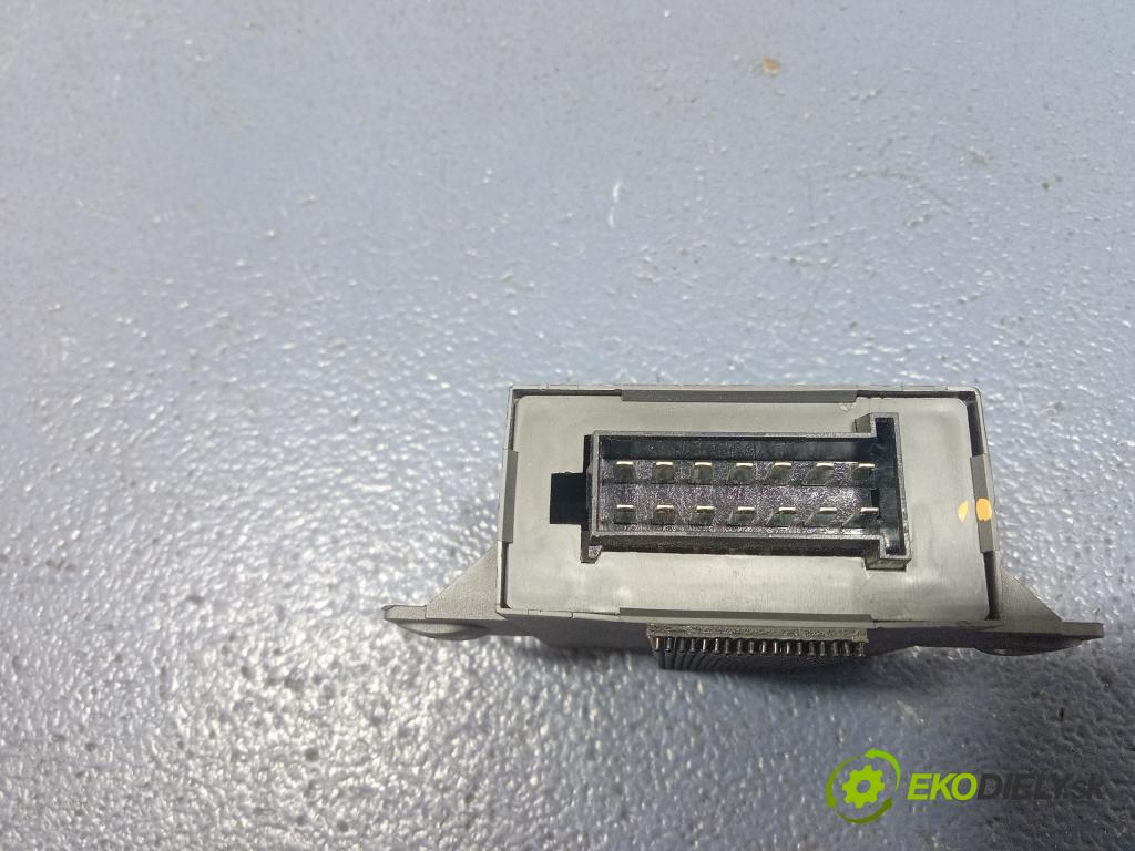 Mercedes C-klasa 2004 riadiaca jednotka 52042505