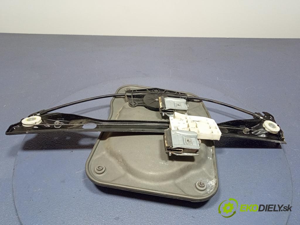 Skoda Roomster 2010 mechanismus stahování Sklenka: před v pravo: 5J7837402L