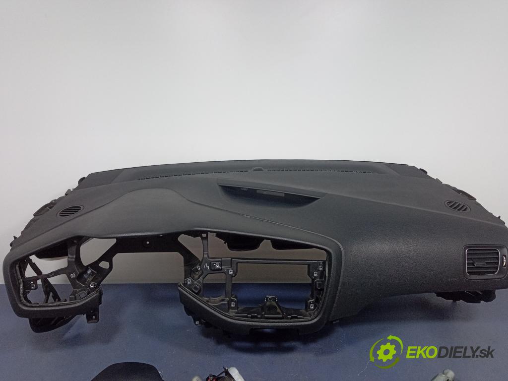 Kia Ceed 2016 kokpit,pristrojová doska 01