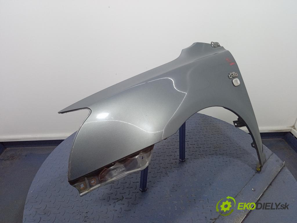 Toyota Avensis 2003 blatník Predné Vľavo: 01