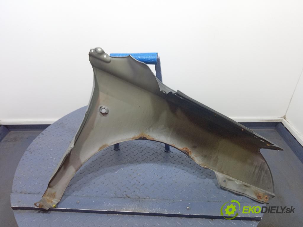 Toyota Avensis 2003 blatník Predné Vľavo: 01