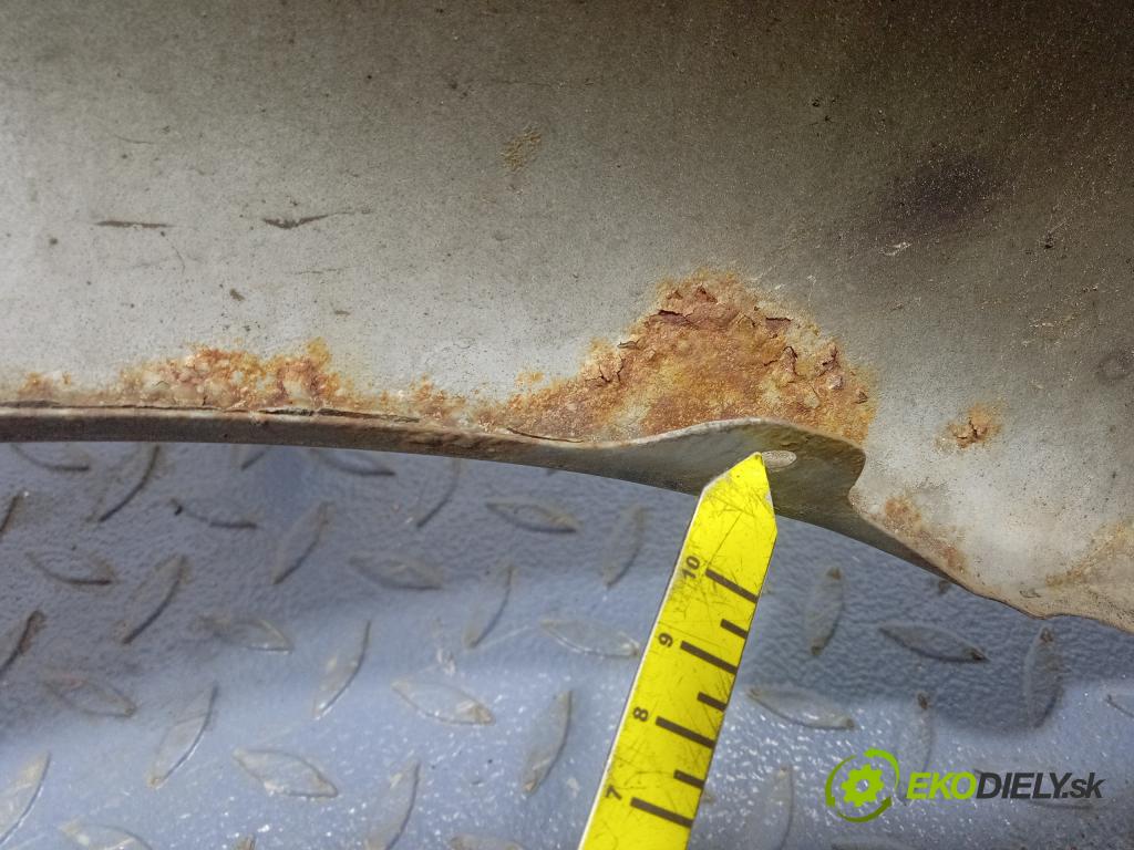 Toyota Avensis 2003 blatník Predné Vľavo: 01