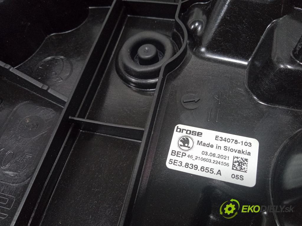 Skoda Octavia 2021 mechanismus stahování Sklenka: Zad: Levý: 5E3839655A