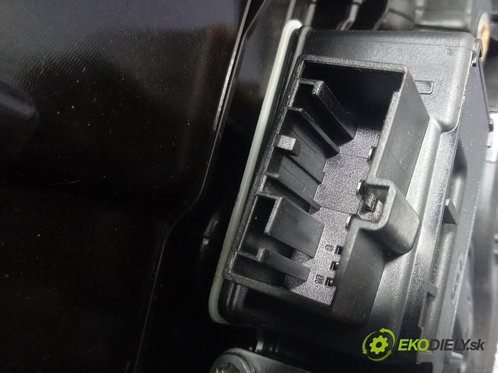 Skoda Octavia 2021 mechanismus stahování Sklenka: Zad: v pravo: 5E3839656A