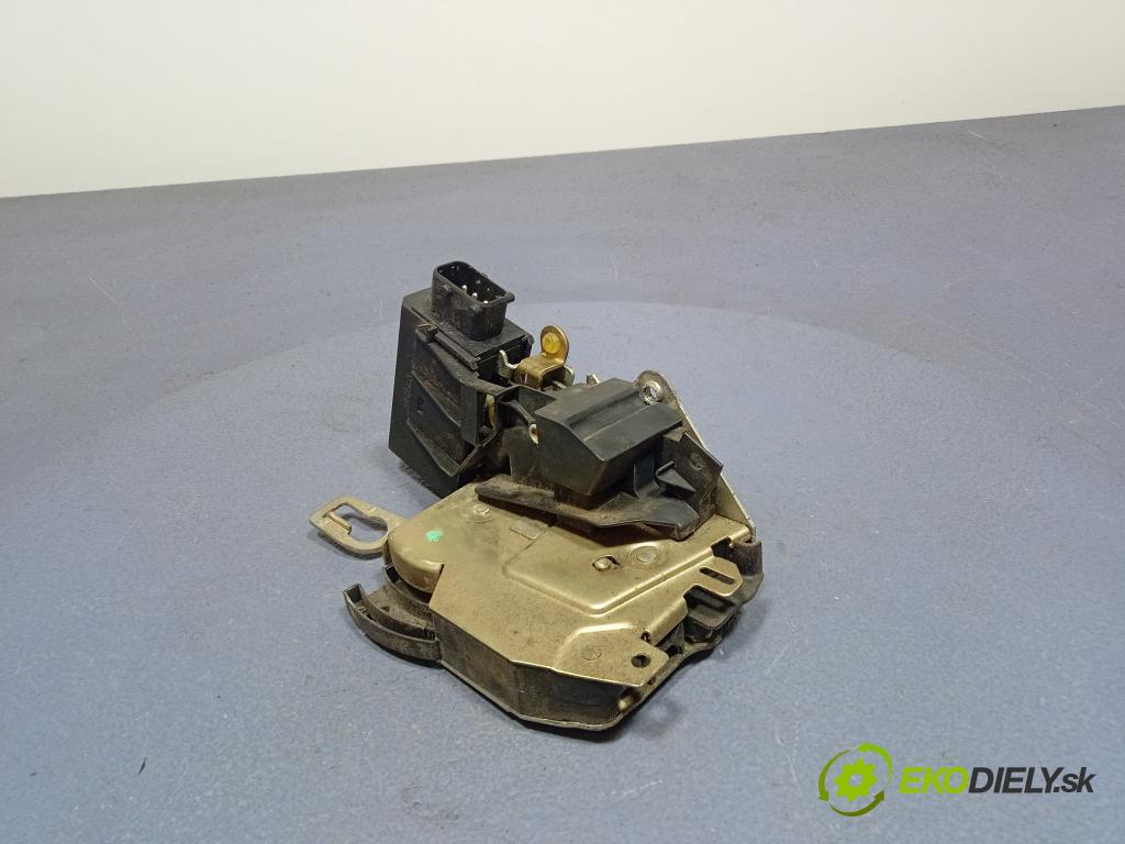 Bmw Seria 3 1996 zámek dveře před Levý: 8198038