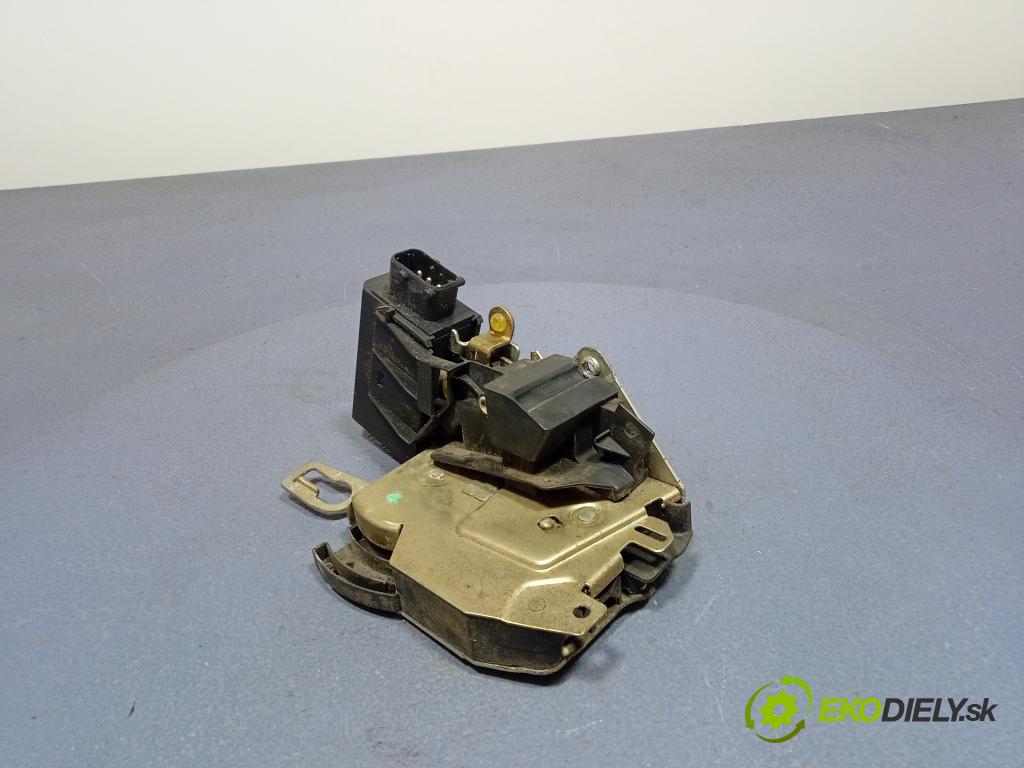 Bmw Seria 3 1996 zámek dveře před Levý: 8198038