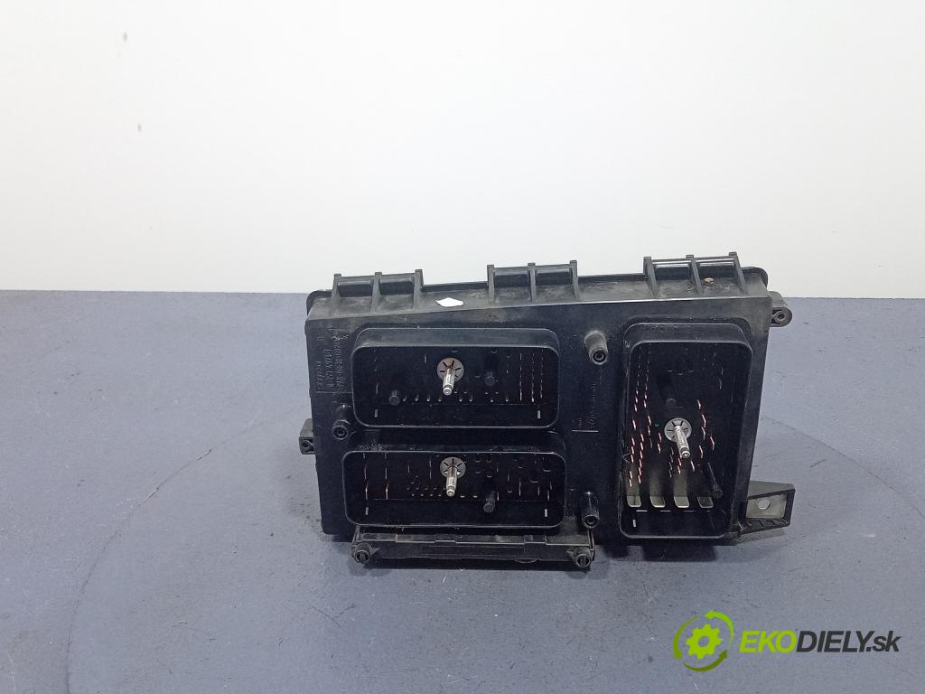 Opel Zafira 2006 skrinka Poistky: 13206755