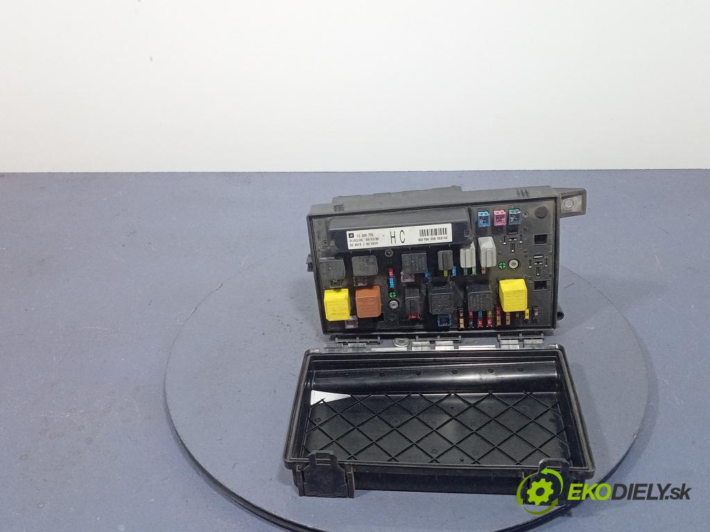 Opel Zafira 2006 skrinka Poistky: 13206755