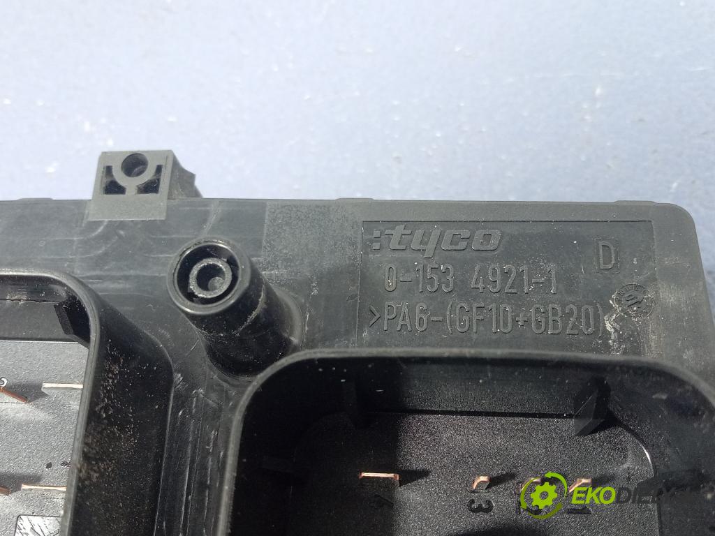 Opel Zafira 2006 skrinka Poistky: 13206755