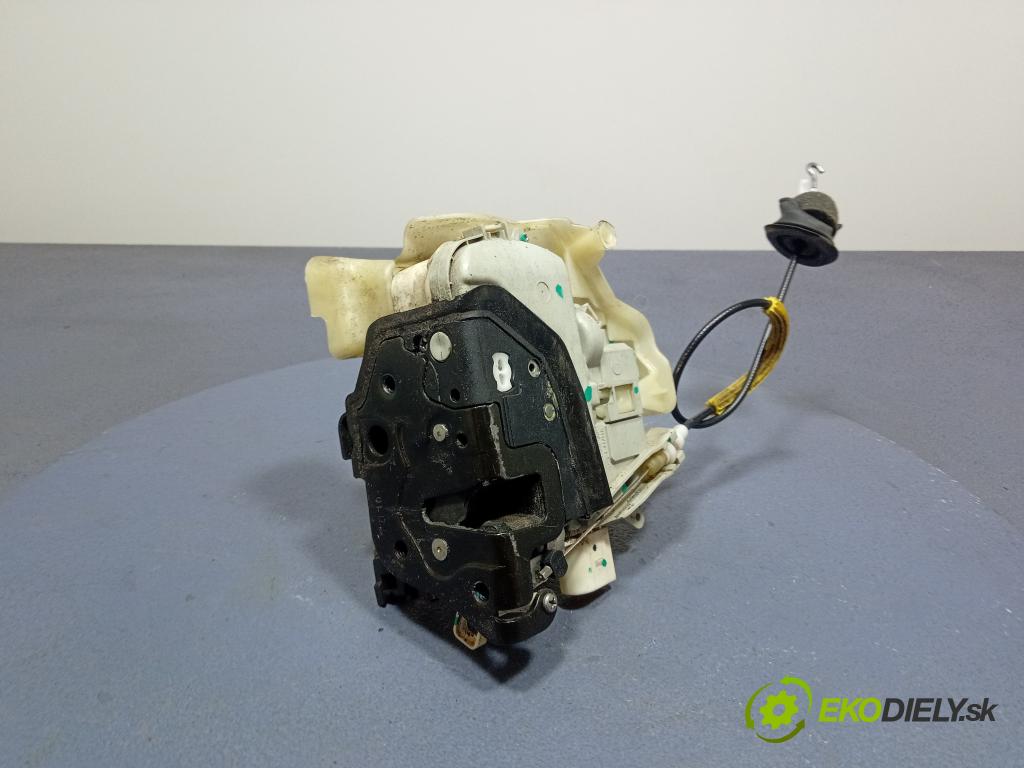 Audi Q5 2011 zámek dveře před Levý: 8J1837015D
