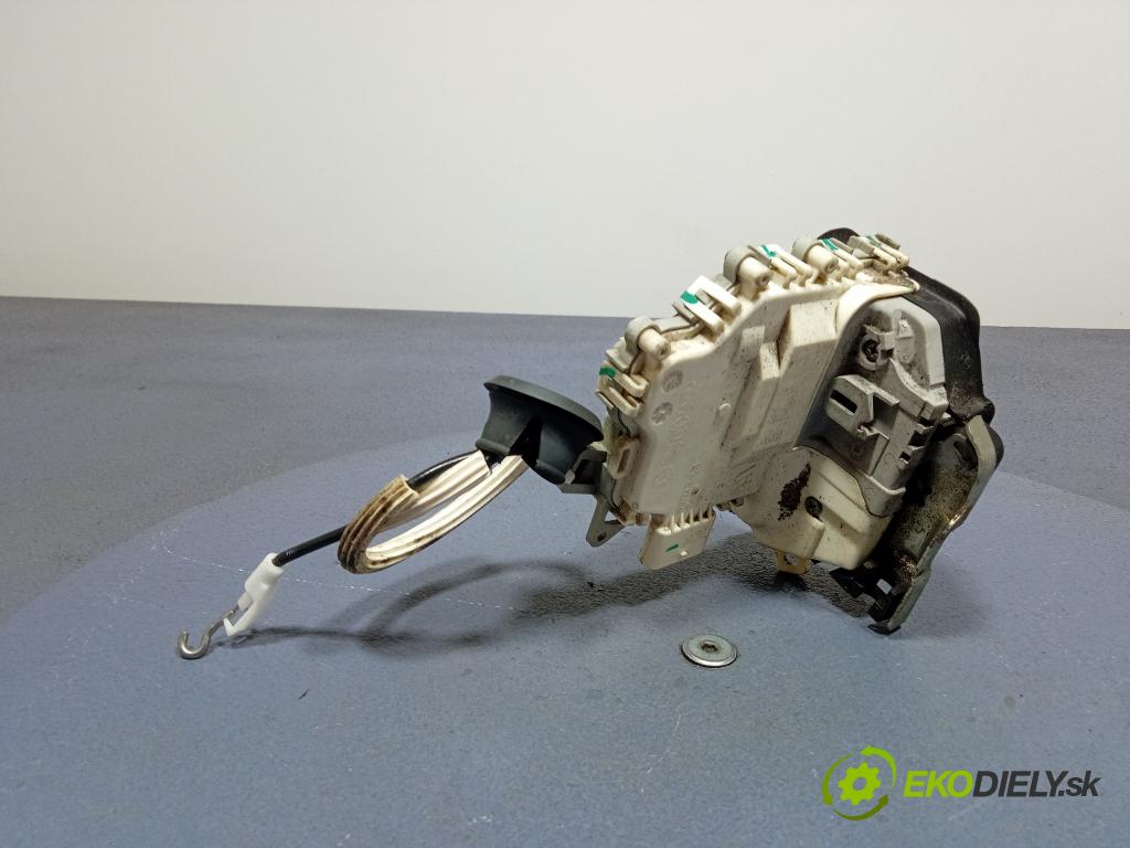 Audi Q5 2011 zámok dvere zad Vľavo: 8K0839015C