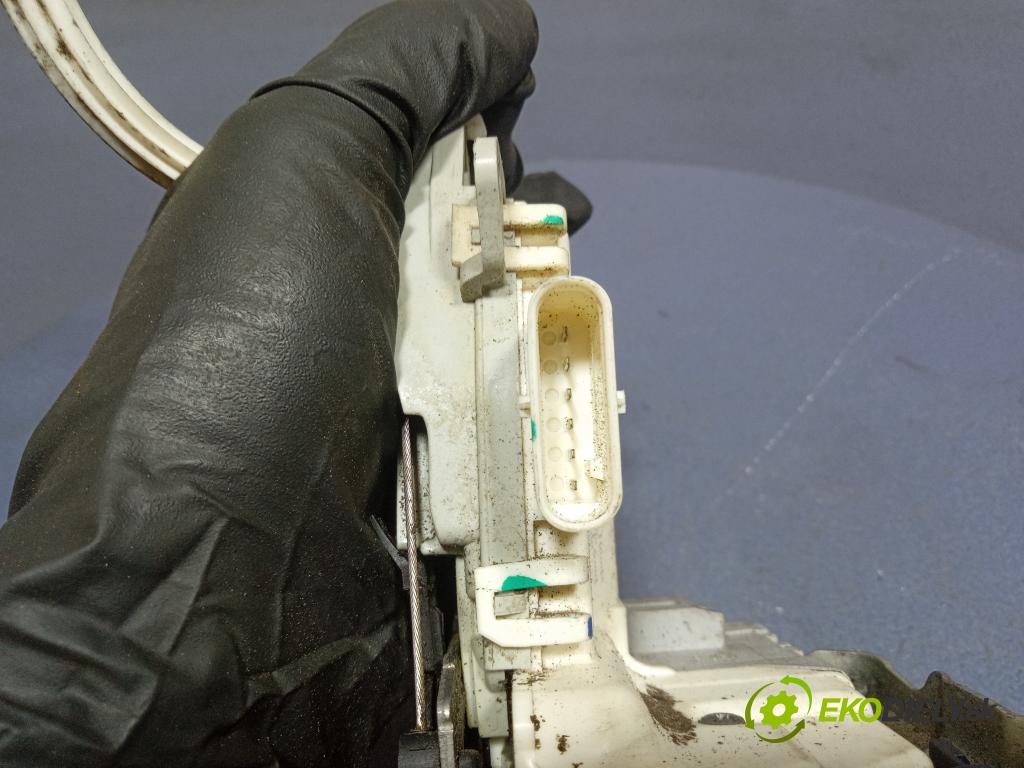 Audi Q5 2011 zámok dvere zad Vľavo: 8K0839015C