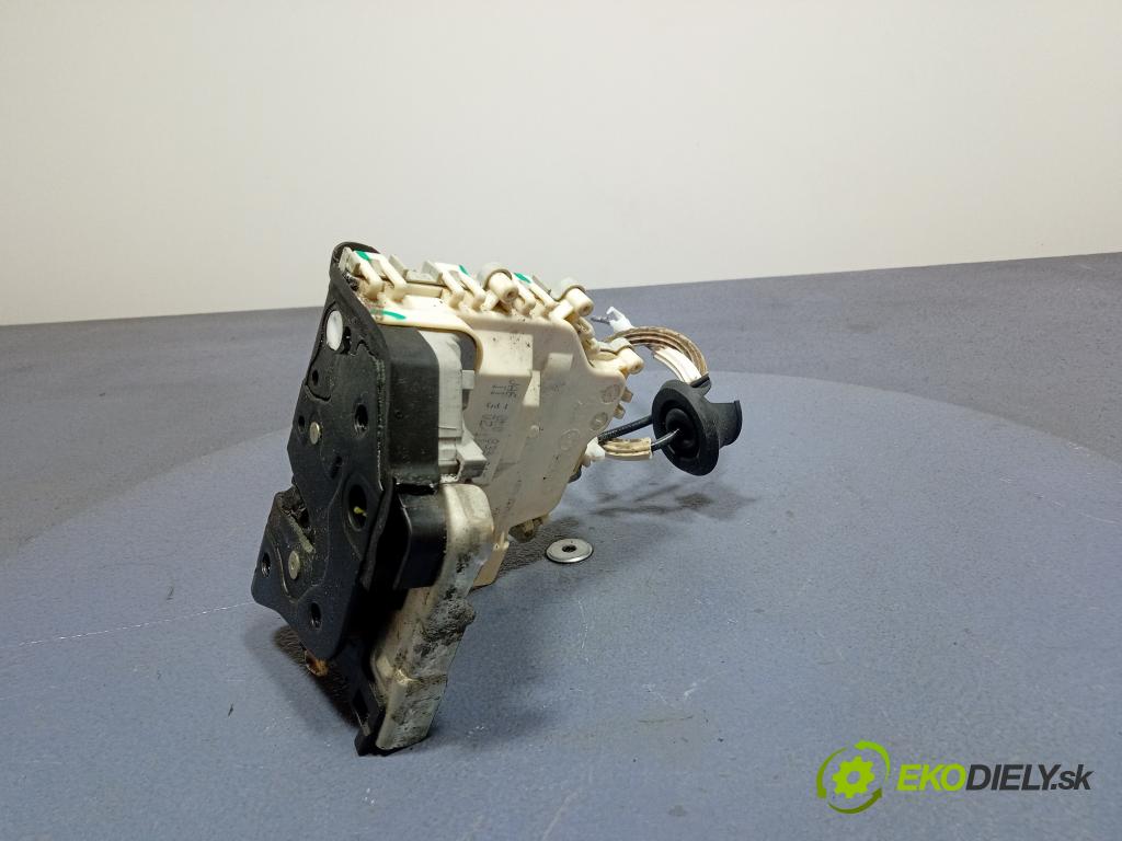 Audi Q5 2011 zámek dveře Zad: v pravo: 8K0839016C
