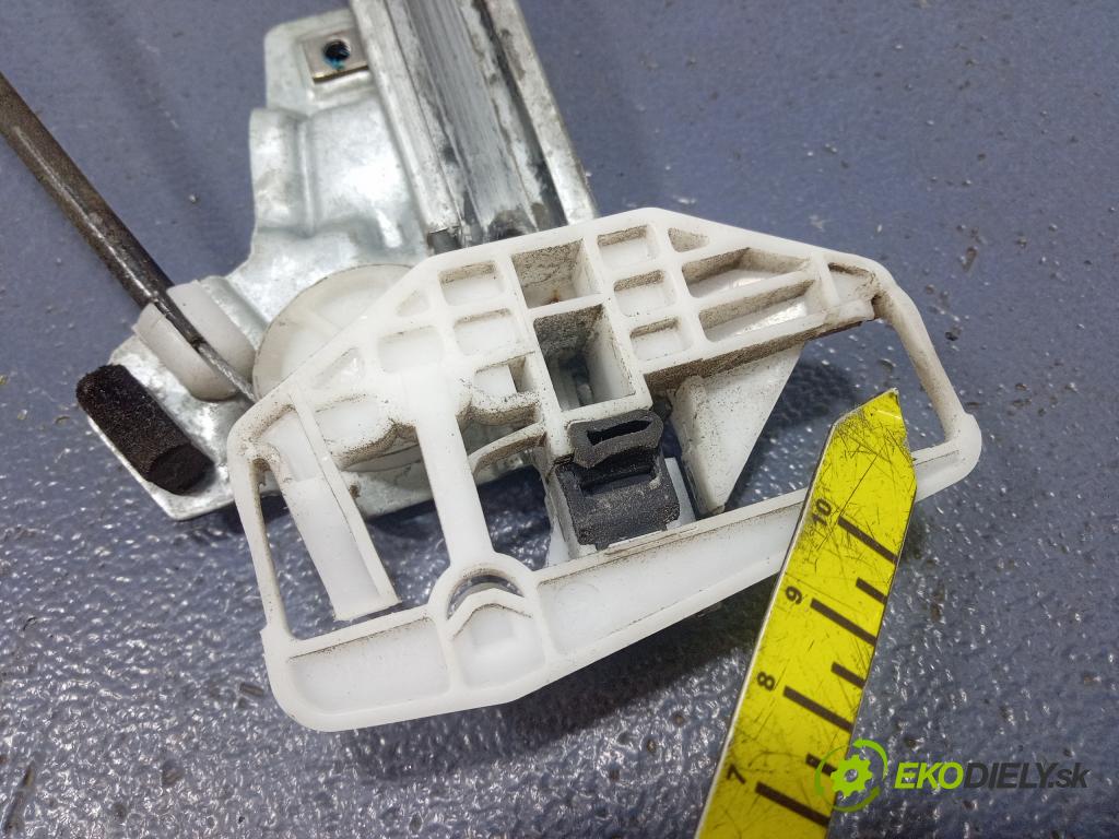 Citroen Berlingo 2003 mechanismus stahování Sklenka: před v pravo: 0130821762