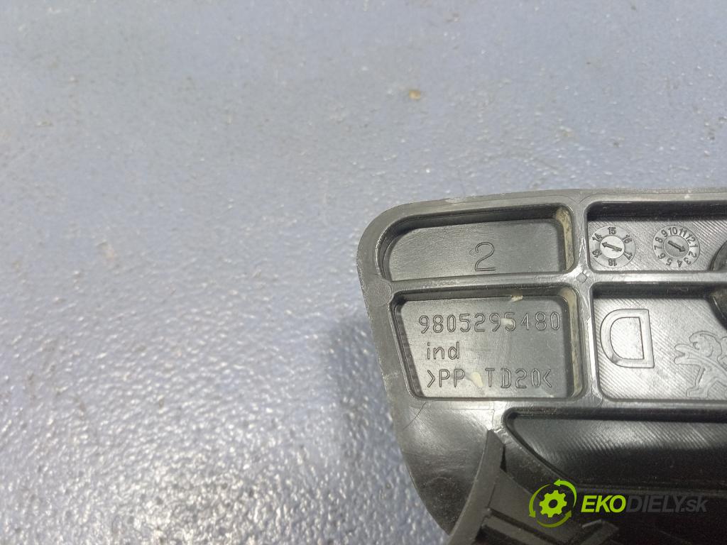 Citroen C4 cactus 2014 blatnik před v pravo: 9805295480