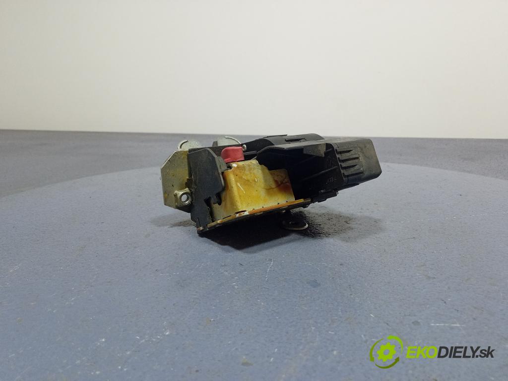 Mercedes-benz C 220 2002 zámek Klapky: kufr A2037400235