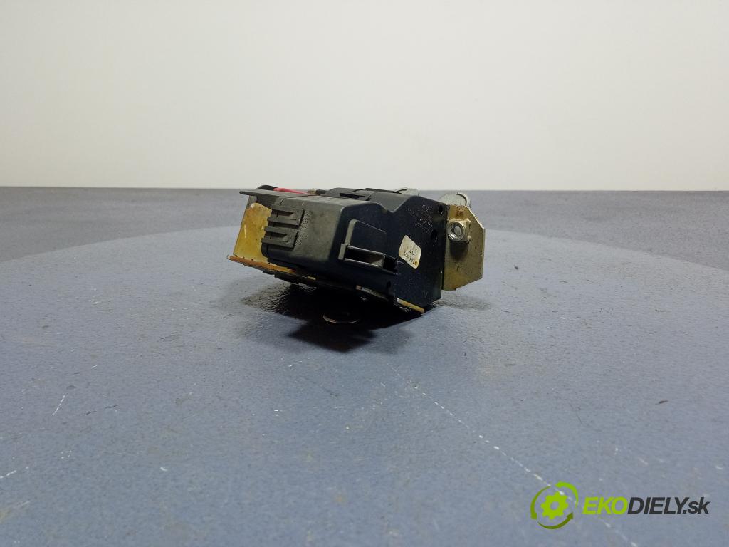 Mercedes-benz C 220 2002 zámek Klapky: kufr A2037400235