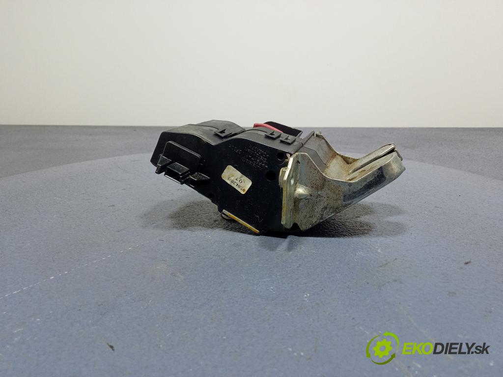 Mercedes-benz C 220 2002 zámek Klapky: kufr A2037400235