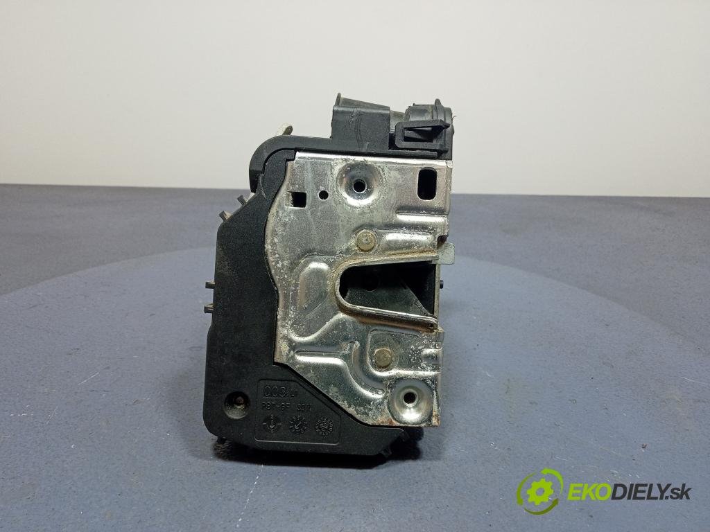 Mercedes C-klasa 2002 zámek dveře před Levý: 2037200135