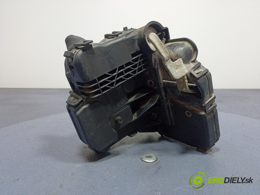 Mercedes C-klasa 2002 zámek dveře před Levý: 2037200135