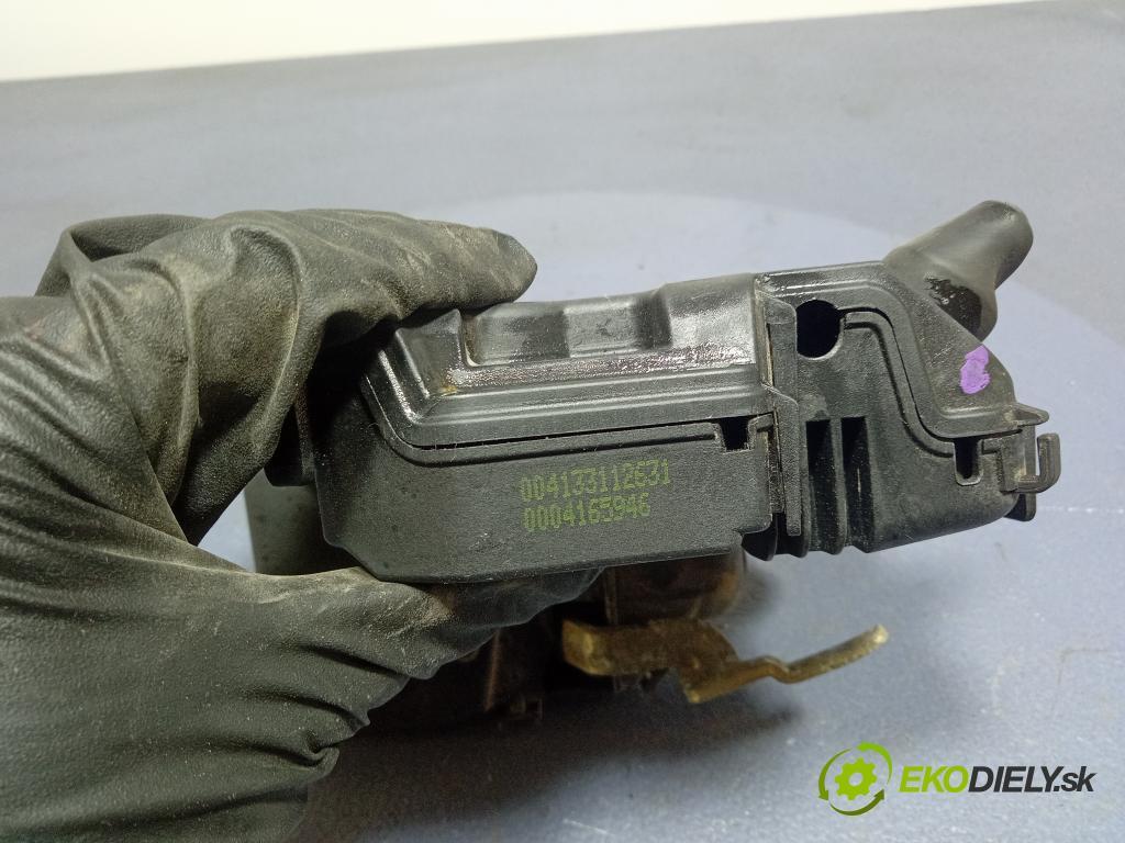 Mercedes C-klasa 2002 zámok dvere Predné Vľavo: 2037200135