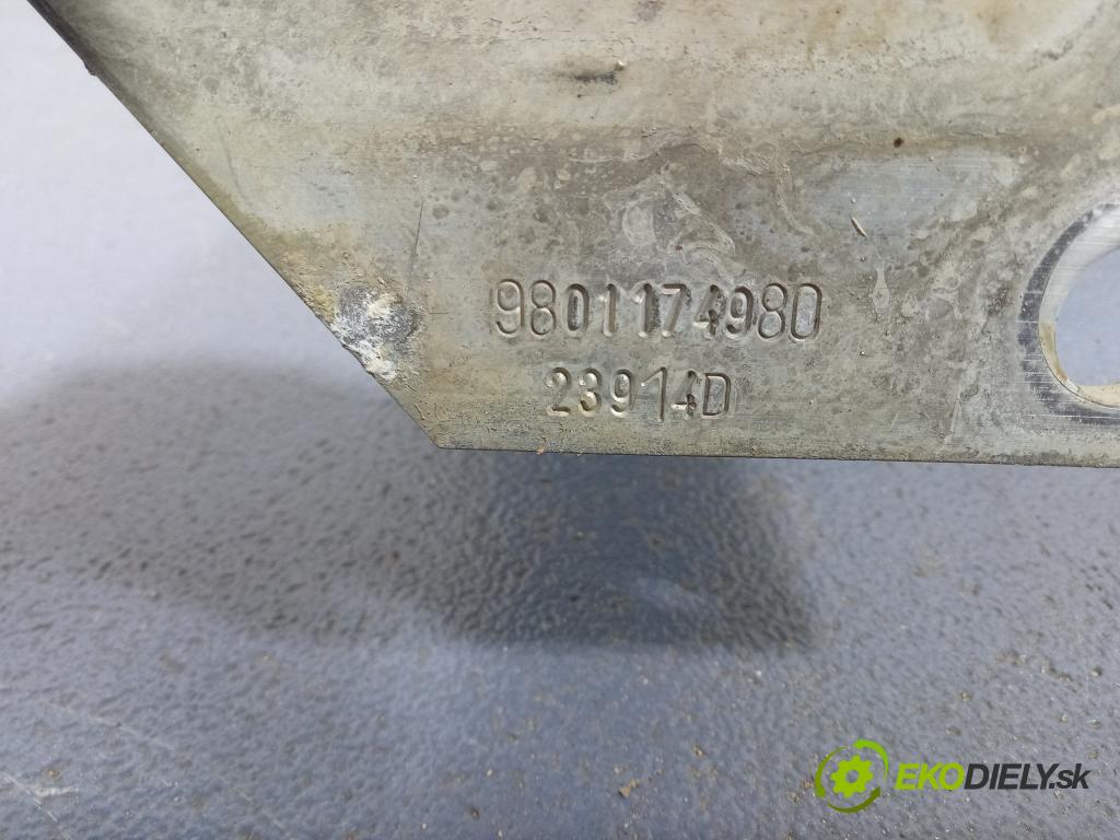 Citroen C4 cactus 2014 výztuha narazník Zad: 01